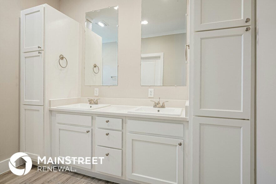 Building Photo - 2124 Belzise Terrace