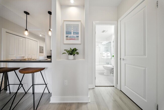 Building Photo - 899 Pine St