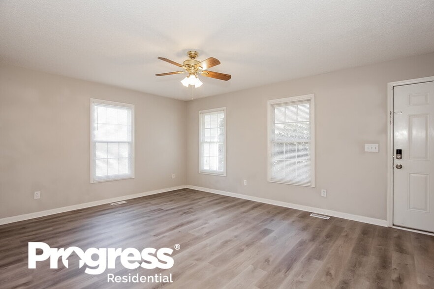 Building Photo - 201 Linville Ct