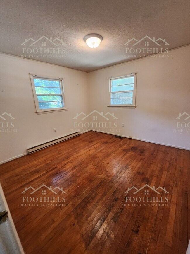 Building Photo - 418 W Fredericks St