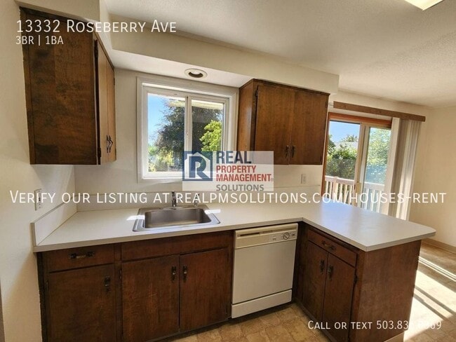 Building Photo - 13332 Roseberry Ave