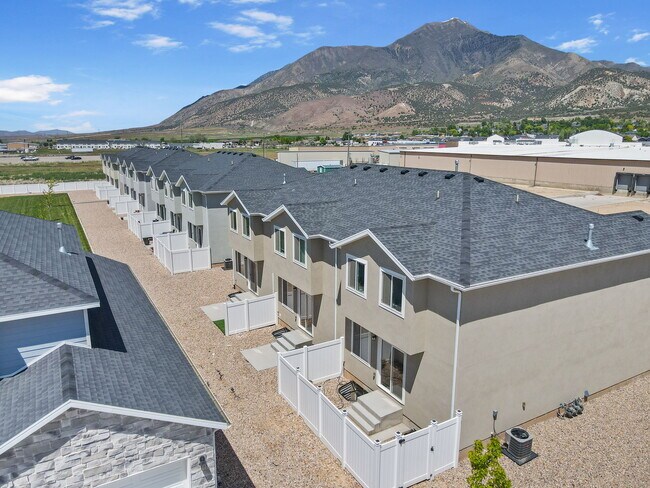 Building Photo - 917 N 100 W