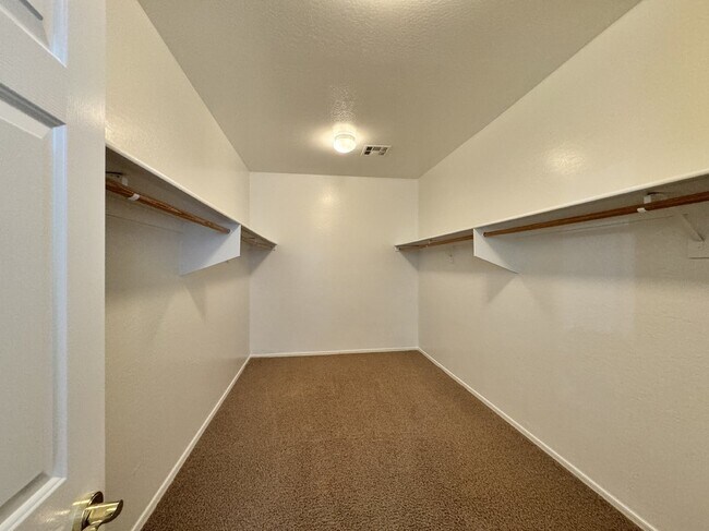 Building Photo - 43658 Caven Dr