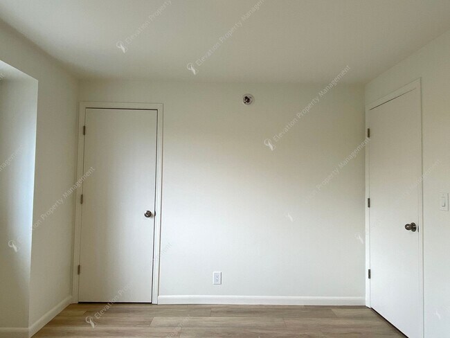 Building Photo - Bright Redmond Duplex — Steps from Umatilla Sports Complex, Garage & Fenced Yard