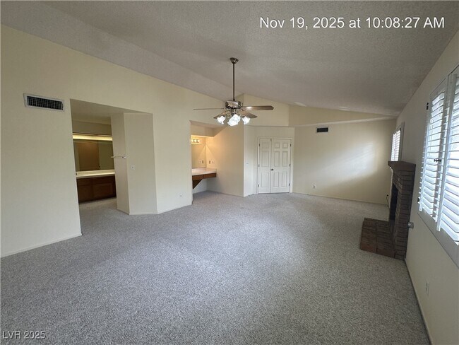 Building Photo - 398 Decareo Ct