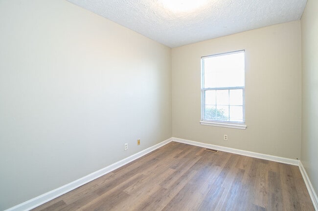 Building Photo - 670 Artic Ave