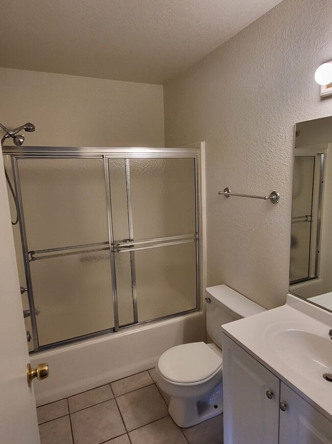 Building Photo - 2 Bedroom 2 Bathroom