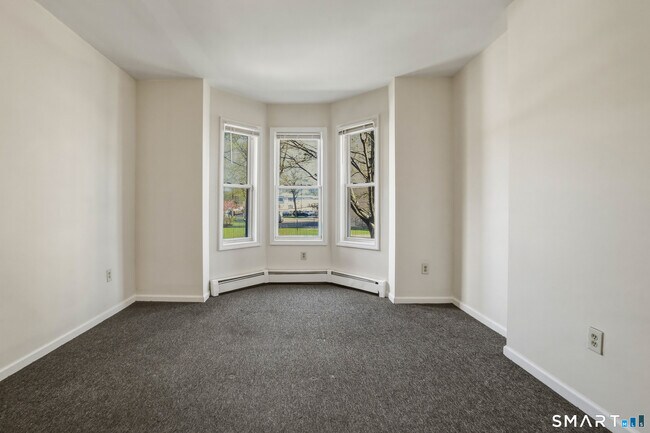 Building Photo - 105 William St