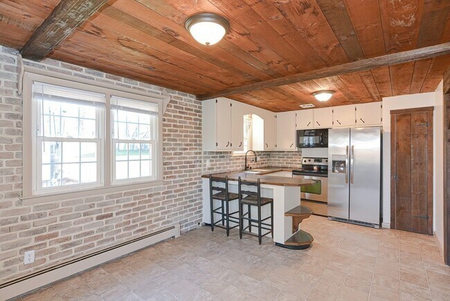 Building Photo - 110 Oswego St