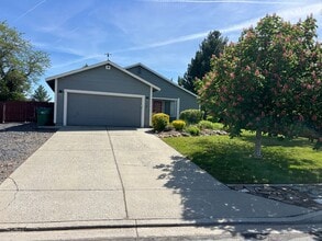 Building Photo - 3 bedroom, 2 bathroom, 1447 Sq Ft