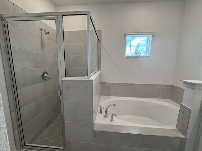Building Photo - Modern New Construction Home in Central St...