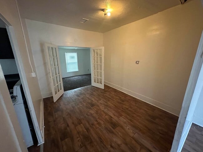 Building Photo - 3 bed 1 bath single family home