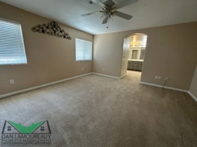 Building Photo - 4 Bedroom in East Woodland