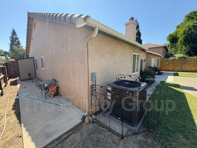 Building Photo - 2322 E Beech Ct