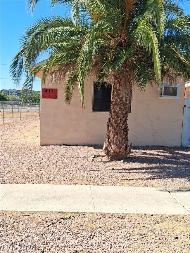 Building Photo - 413 W Van Buren Ave