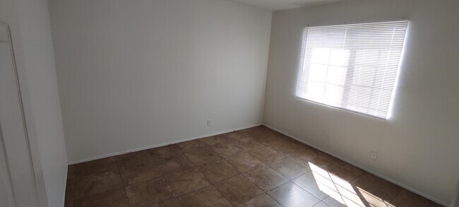 third bedroom, right - 1343 Heather Ln