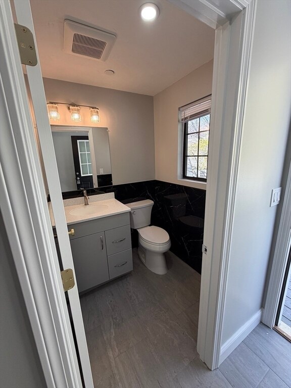 Building Photo - 292 Main St