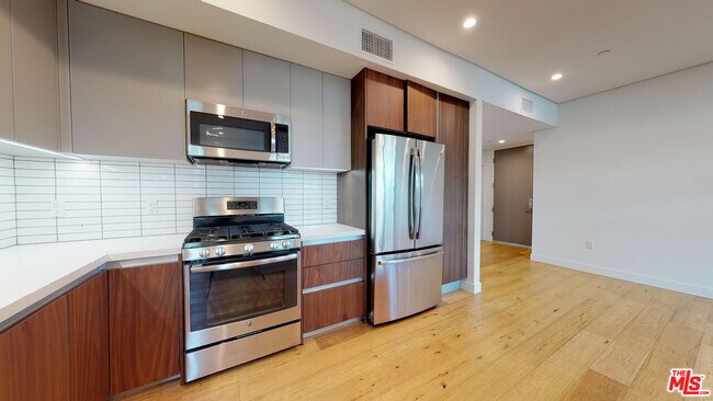 Building Photo - 938 Orange Grove Ave