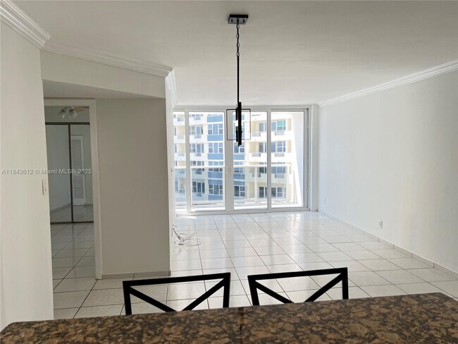 Building Photo - 3140 S Ocean Dr