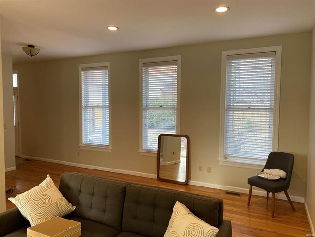 Building Photo - 816 Ann Ave