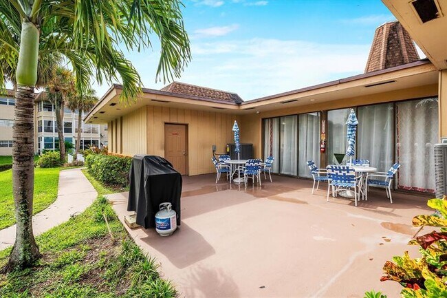Building Photo - 5031 W Oakland Park Blvd