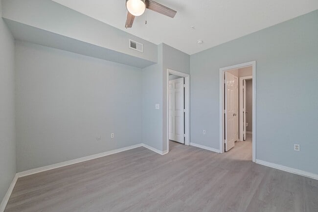 Building Photo - ** RARE 1 bed/1bath Condo in North Bonita ...