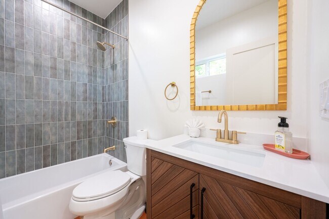 Building Photo - Contemporary New home in Monrovia