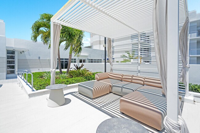 Building Photo - 155 E Boca Raton Rd