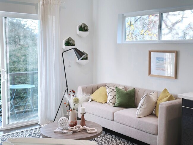 Building Photo - 1525 NW 60th St