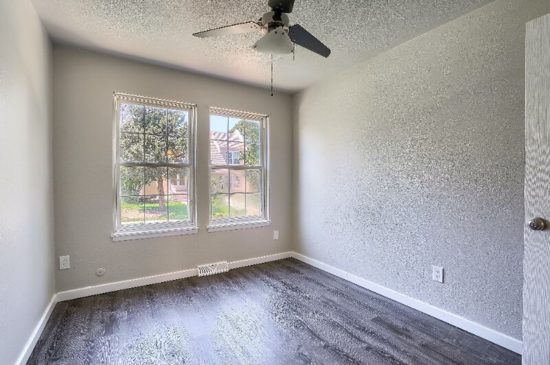 Building Photo - 13204 E Linvale Pl