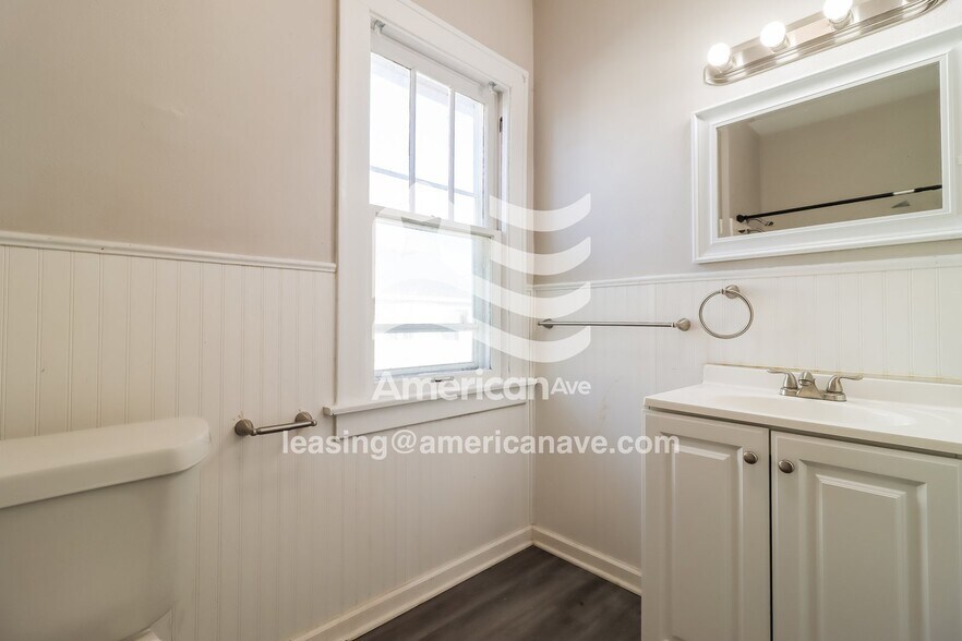 Building Photo - 3962 Woodhaven Dr