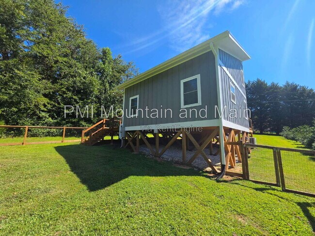 Building Photo - 104 Perennial Gardens