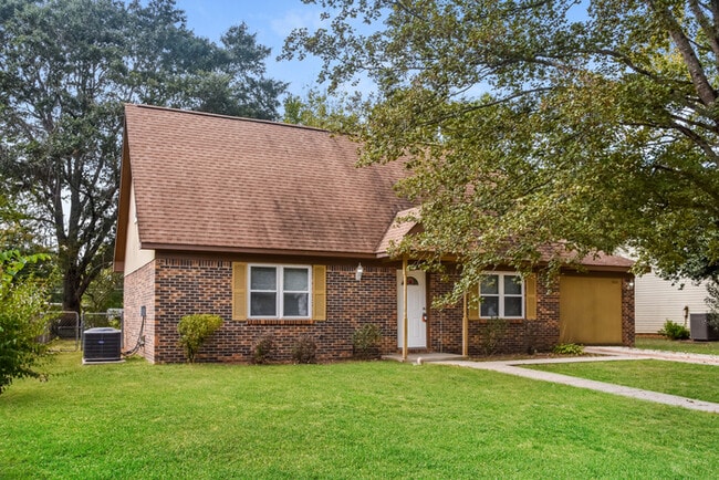 Building Photo - 14008 Armond Dr