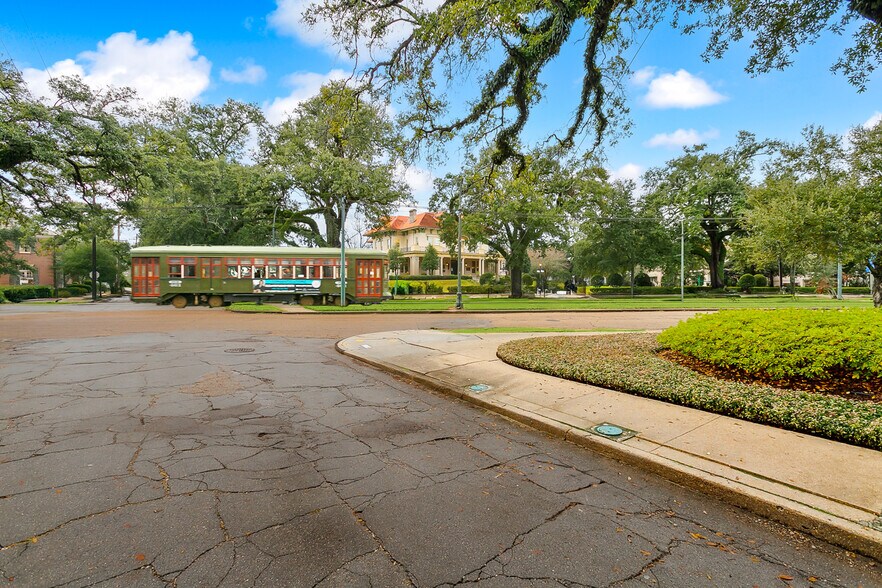 Building Photo - 1617 Soniat St