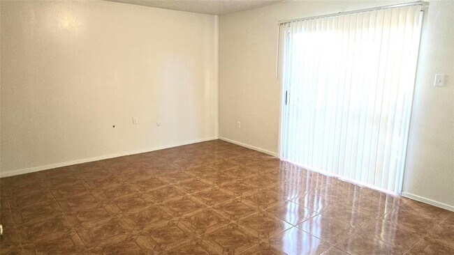 Building Photo - 13146 Newbrook Dr