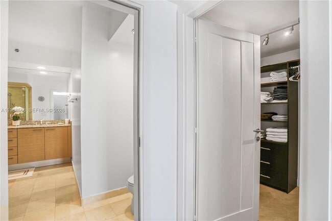 Building Photo - 1830 S Ocean Dr