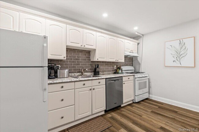 Building Photo - 181 Purchase St