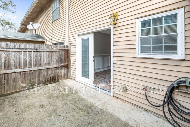 Building Photo - 416 Northdale Ct