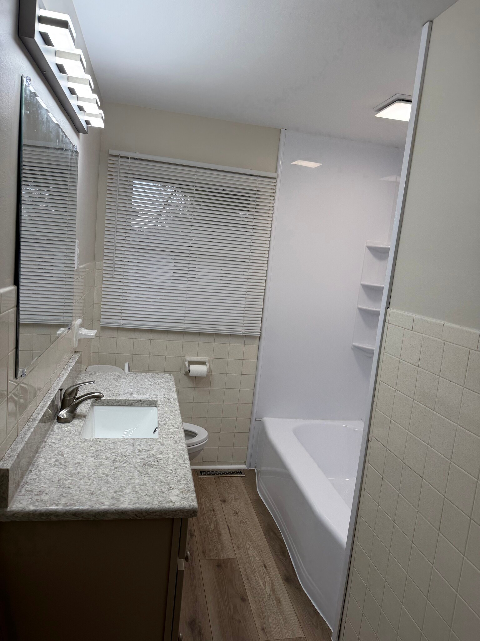 Building Photo - 410 Dunn St