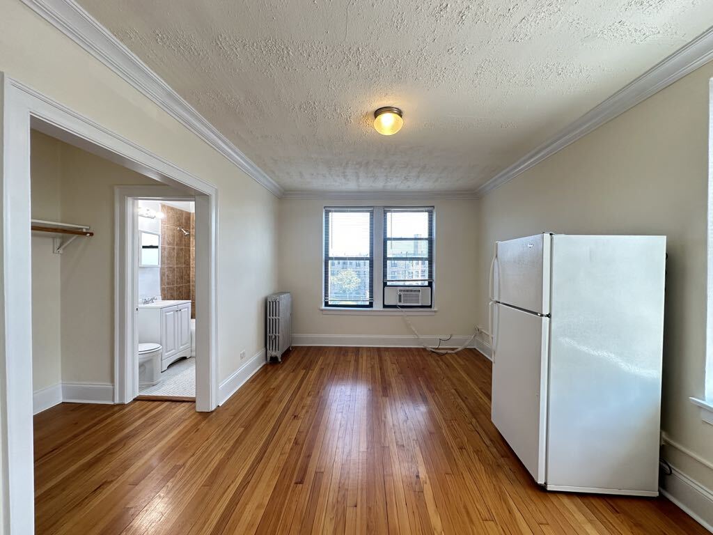 Building Photo - 2737 N Spaulding Ave
