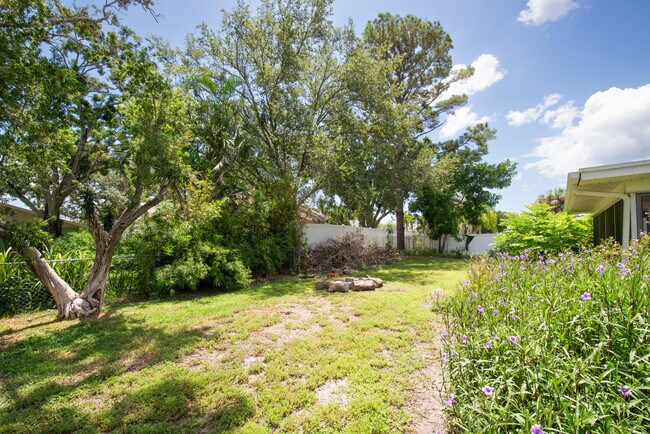 Building Photo - 6143 Tanglewood Dr NE