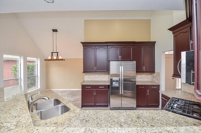 Building Photo - 139 Skycrest Dr