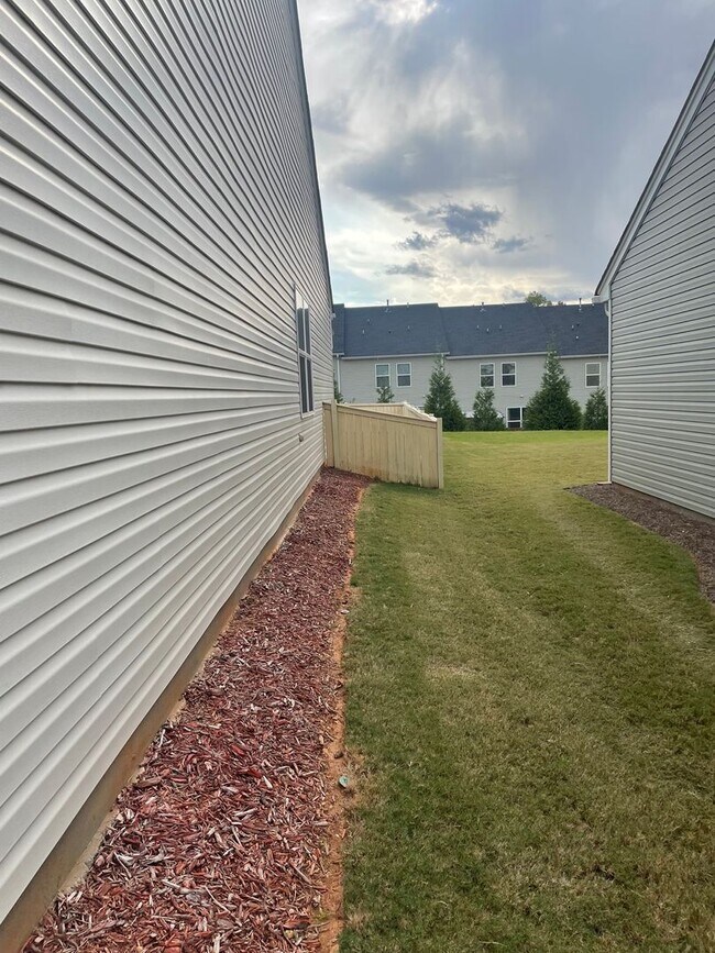 Building Photo - Lovely 3 bedroom 2 bath home  in Duncan!!!!