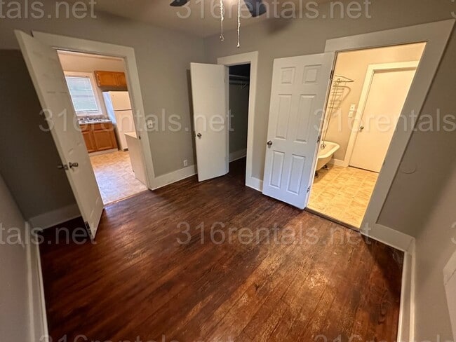Building Photo - $850 - 2 bedroom/ 1 bathroom - Single Fami...