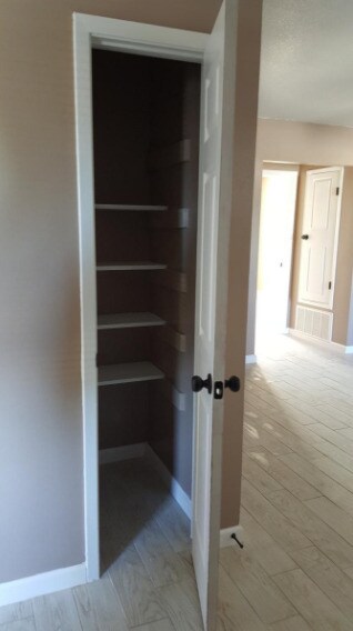 Building Photo - 943 Valley Rd