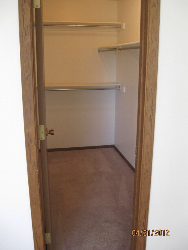 Building Photo - Victoria Crossing 2nd Floor Unit (17LO#1521-R)