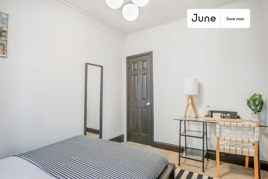 Building Photo - 2716 Woodley Pl NW