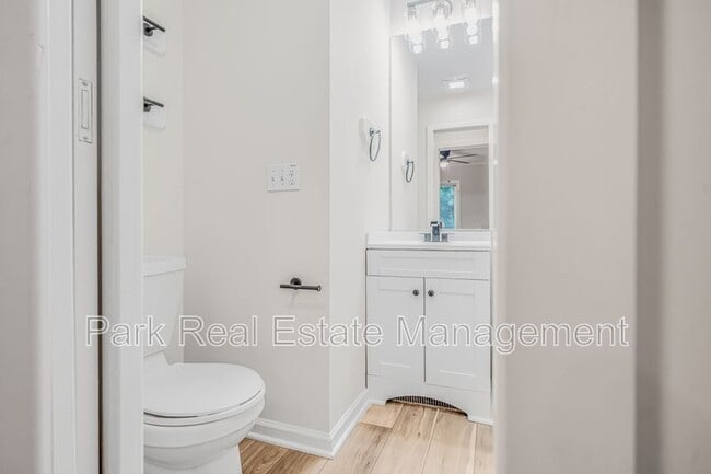 Building Photo - 221 Howell St