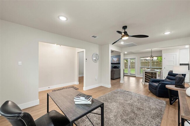 Building Photo - 11708 Shoshone Dr