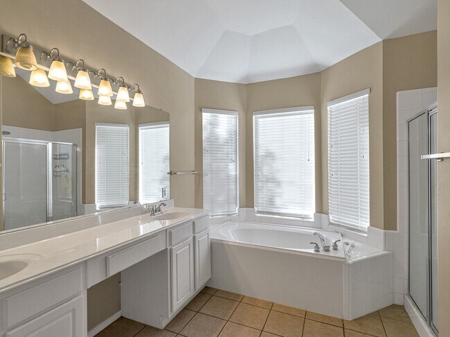 Building Photo - 3319 Shadowbark Dr